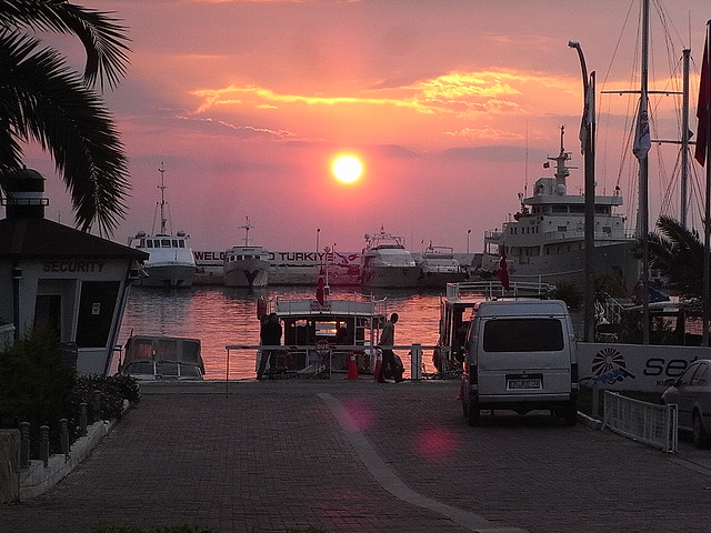 El puerto de Kusadasi, Turquía